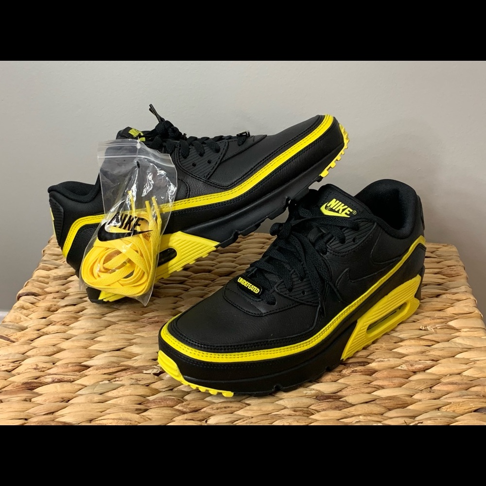 Air Max 90 x Undefeated ‘Black Optic Yellow’